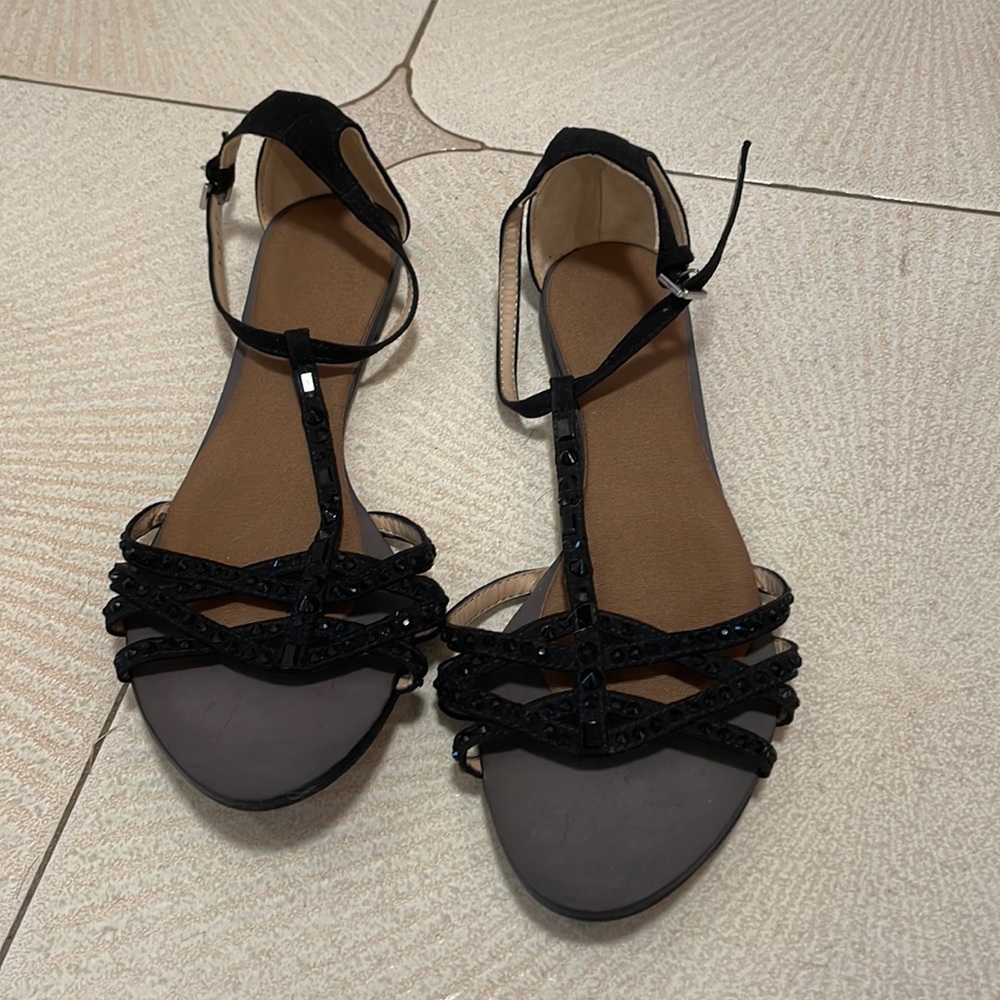 Sandals t strap never worn